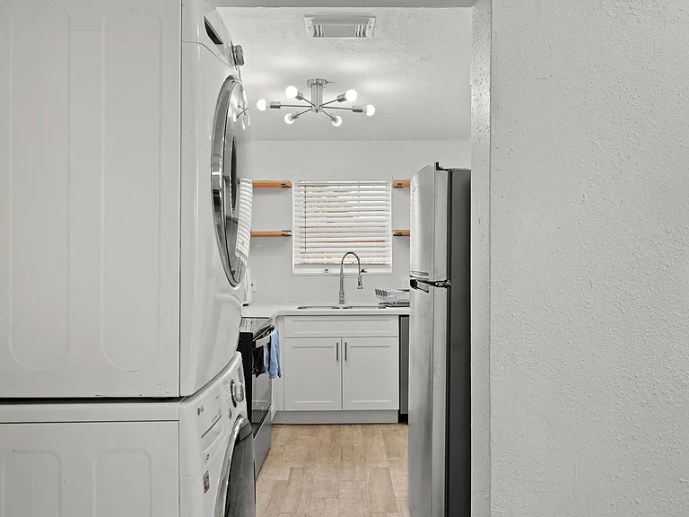 701 28th St #D — Photo 5