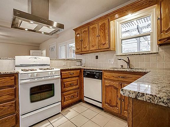 5th image of 1121 W Lovers Ln