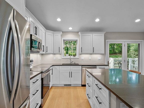2nd image of 2814 Wentworth Dr
