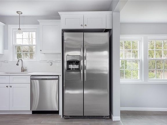 5th image of 76 Alden Dr