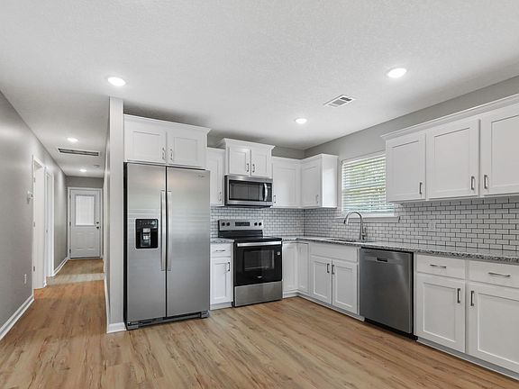 5th image of 151 Arabian Ln