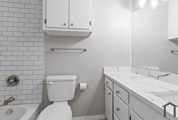 3 bed, 1347 sqft, $2,300 — Photo 4