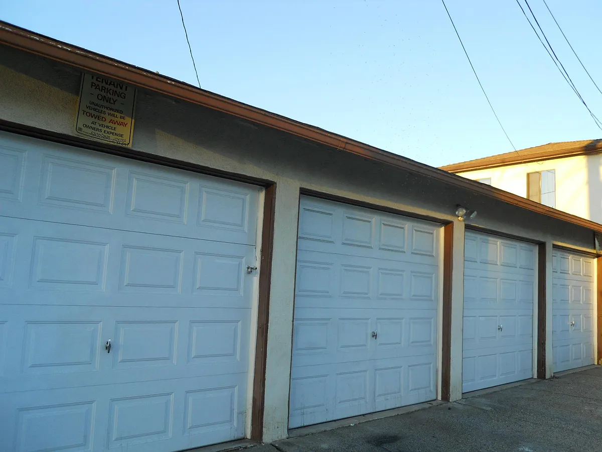 Building Photo - 848 Carillo Dr #E