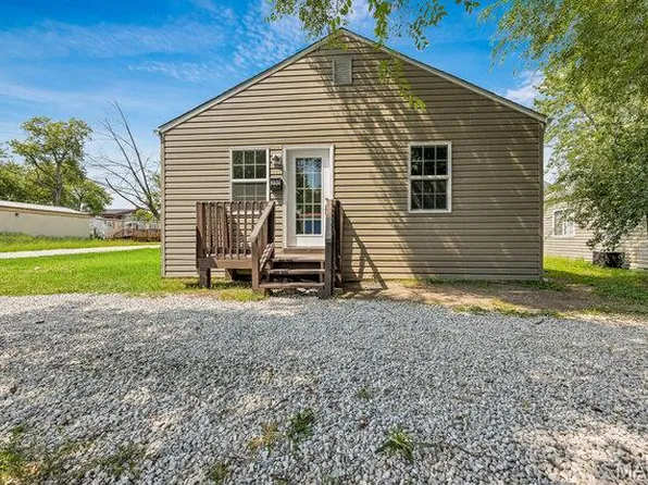 302 Hilltop Dr, Wentzville, MO 63385