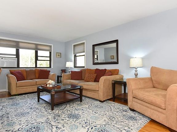 4th image of 154 Martling Ave APT B4