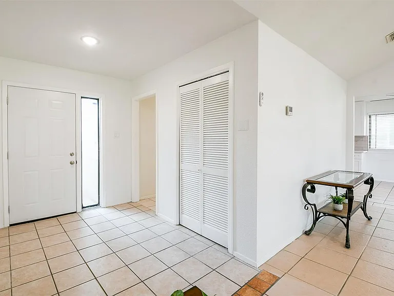 5635 Greenhill Forest Dr — Photo 3