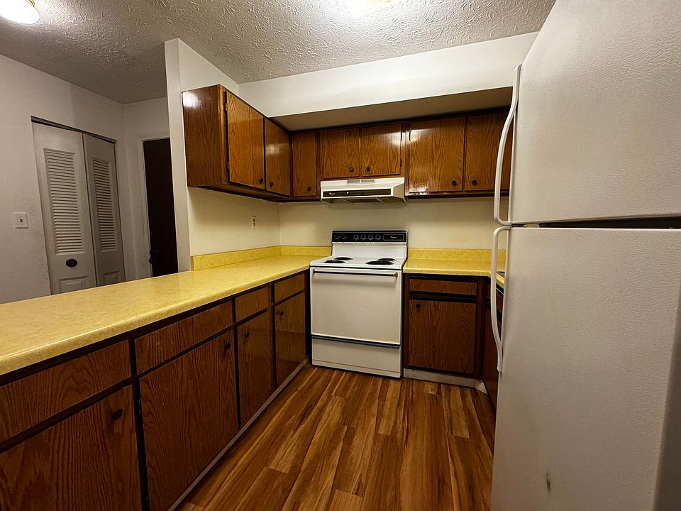 1st image of 1450 Wood Dr #16