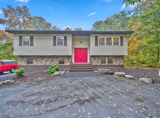 321 Laurel Lake Rd, Bartonsville, PA 18321