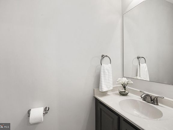 5th image of 377 S Pickett St