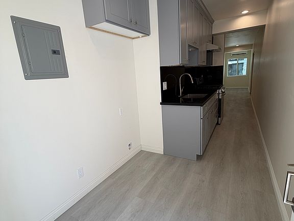 5th image of 3820 Mentone Ave #11