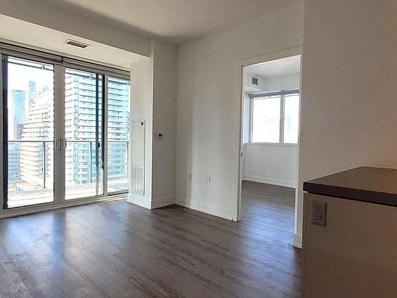 4th image of 7 Grenville St #2105