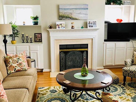 Bright & Welcoming Front Living Room