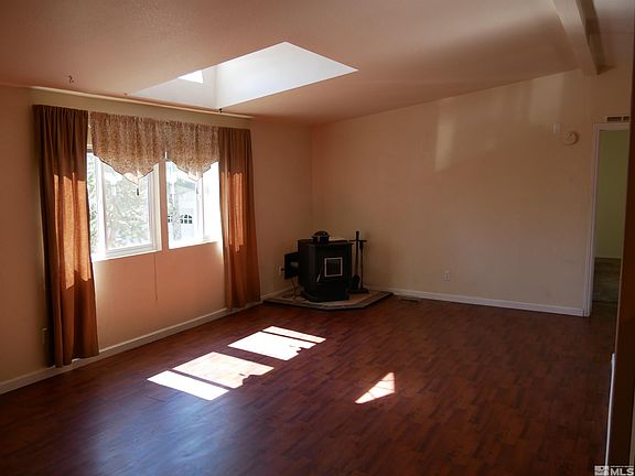 3rd image of 165 Heritage Dr