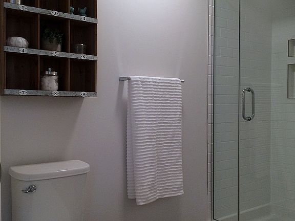 5th image of 210 Walnut St APT 306