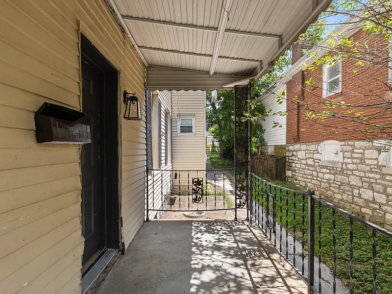 4424 Grace Ave — Photo 3