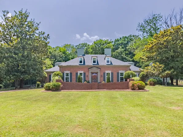 750 Lakehill Cir, Lewisburg, TN 37091