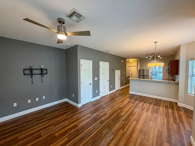2915 SW 35th Pl #101 — Photo 9