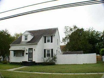 1st image of 32 Bainbridge Ave