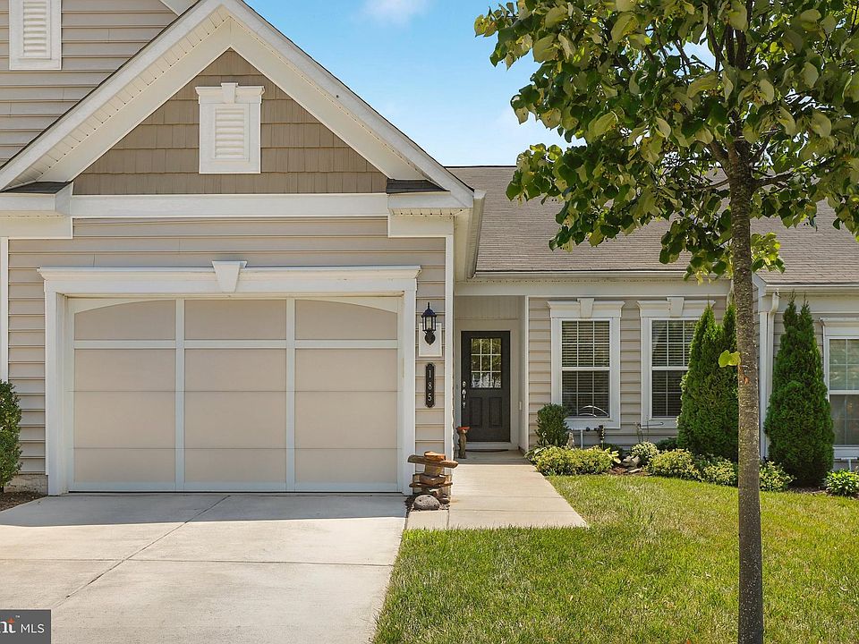 1st image of 185 Hyannis Pl