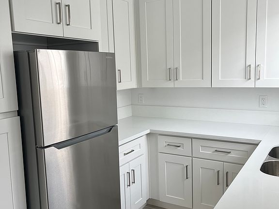 3rd image of 6950 Glasgow Ave