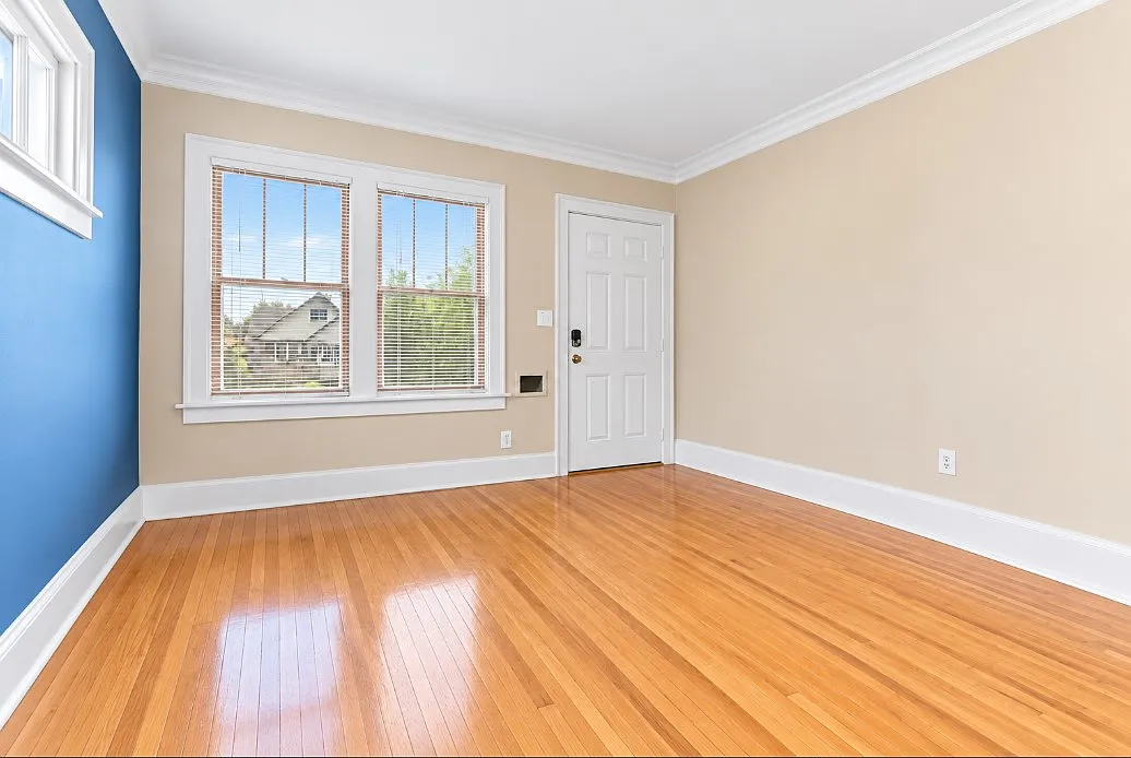 1157 Charles Ave — Photo 2