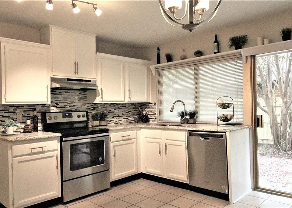 1st image of 945 Whitehall Dr