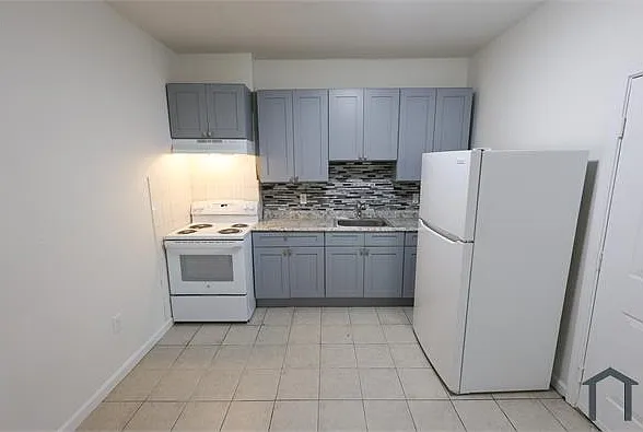 4 bed, 1250 sqft, $3,700 — Photo 1