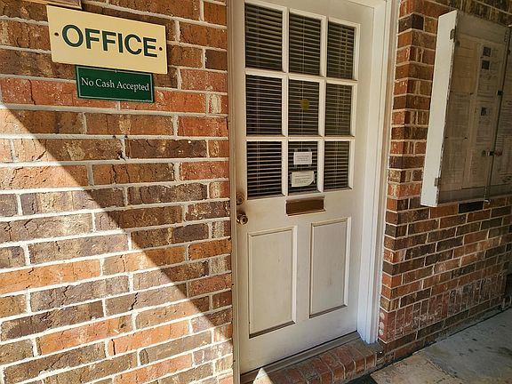 3rd image of 2203 W Pensacola St APT J4