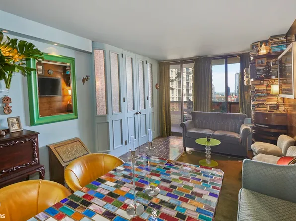 311 East 38th Street 18C image 3 of 24