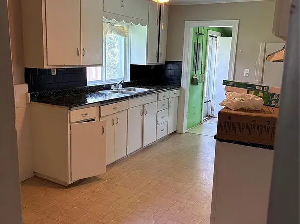 2234 Shattuck Rd, Saginaw, MI 48603