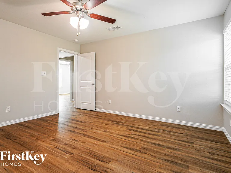 7384 Parkside Place Dr — Photo 11