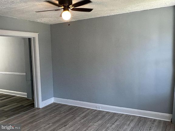 3rd image of 2305 Robb St