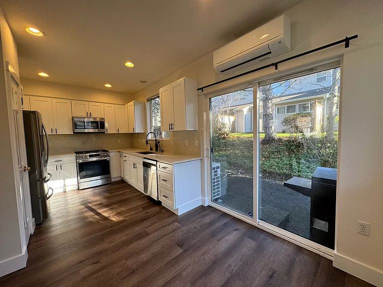 5006 Davis Ave S #C — Photo 2