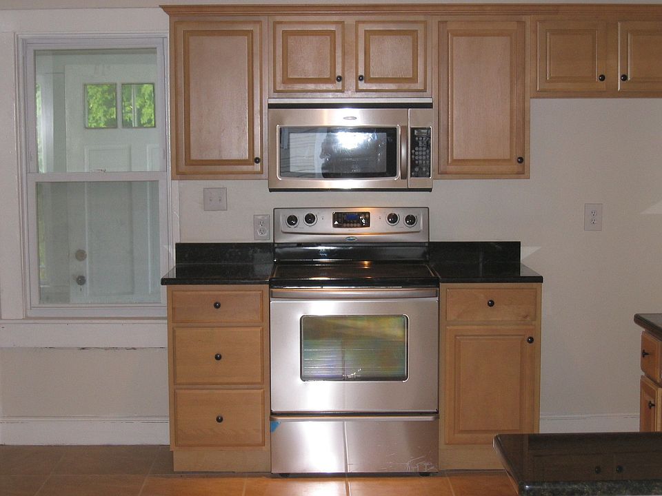 2nd image of 9 Shaw Ct