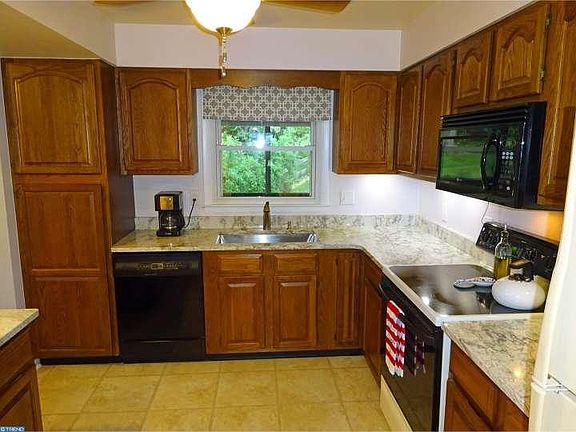 5th image of 207 S Avon Dr