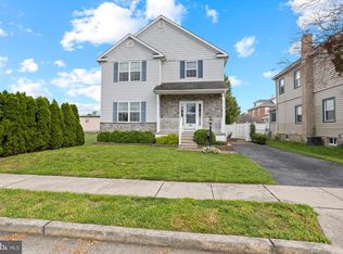 221 Seneca St, Essington, PA 19029