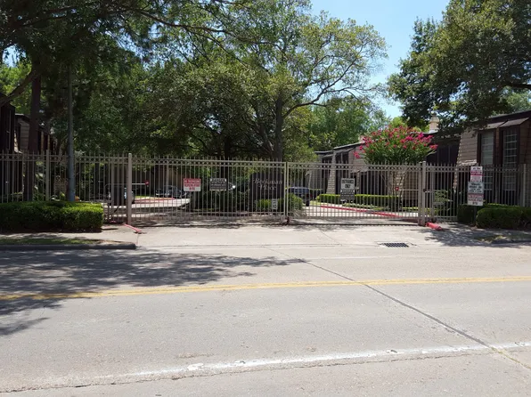 10197 Beekman Place Dr, Houston, TX 77043