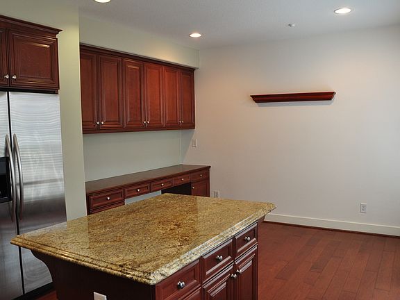 3rd image of 6010 Celedon Crk APT 5