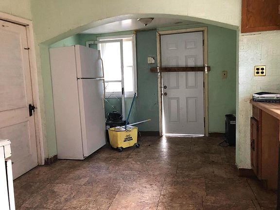 5th image of 2190 Parkwood Ave