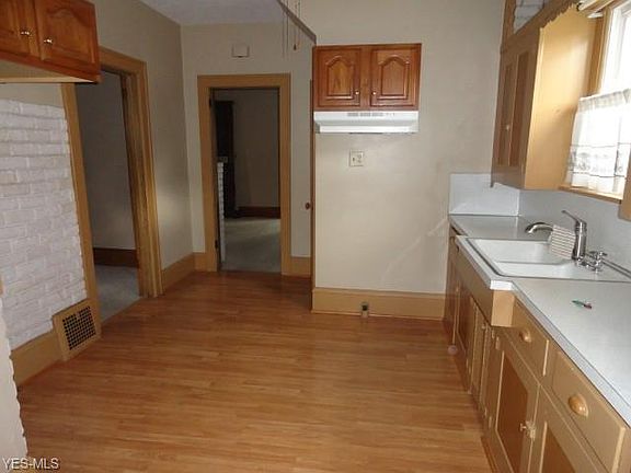 5th image of 518 Case Pl NW