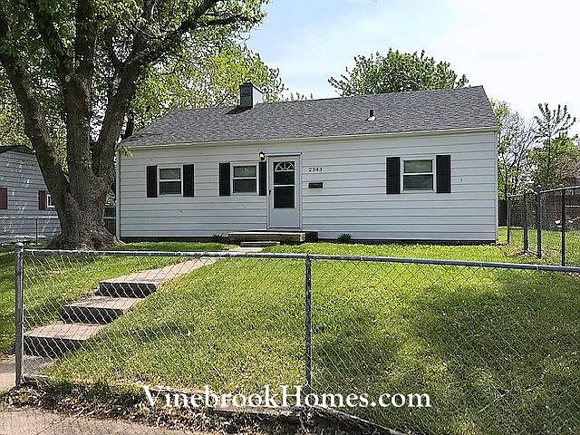 2324 Saint Peter St photo 1