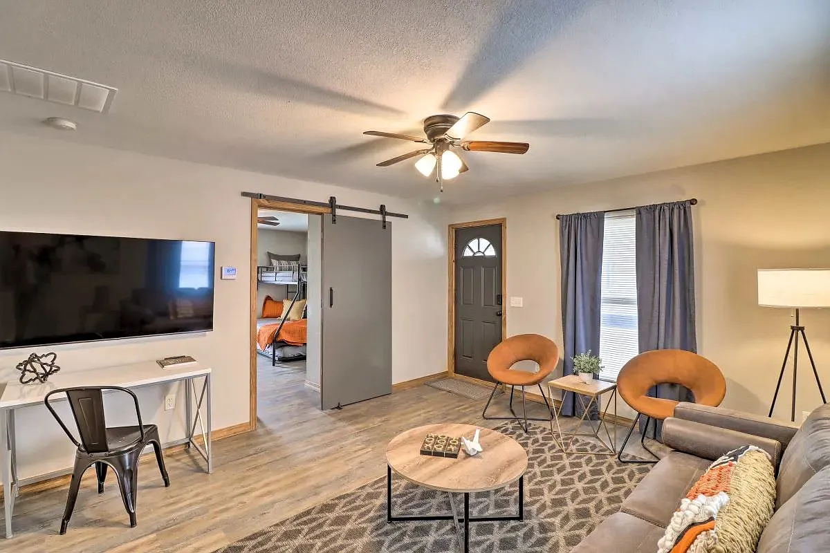 2 bed, 900 sqft, $1,950 — Photo 4