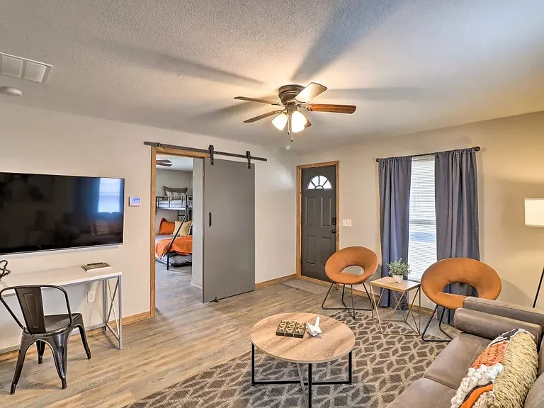 204 W Trish Knight St — Photo 4