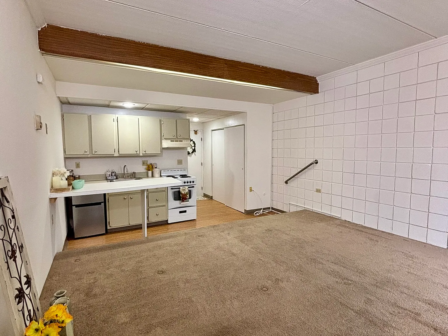 Sunrise Efficiency Apartments — Photo 3