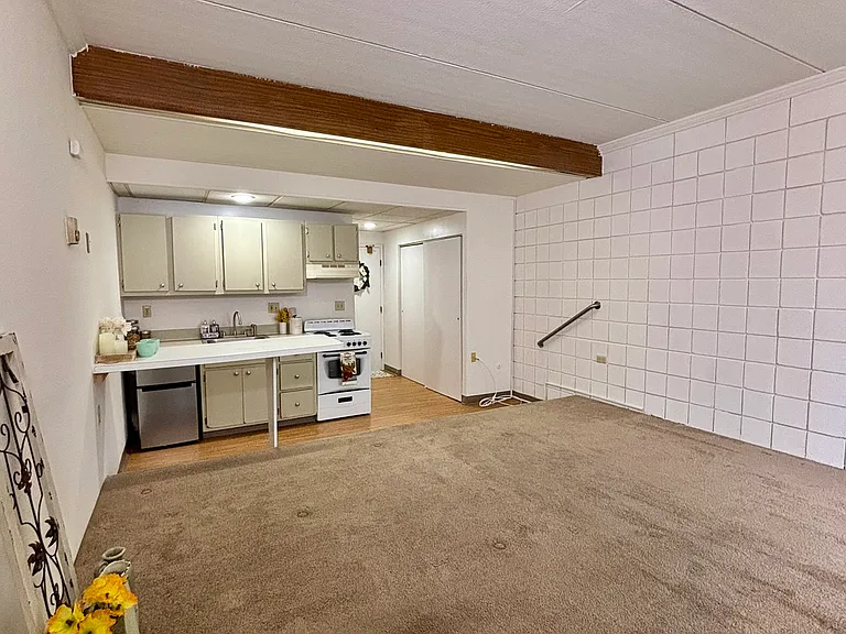 Sunrise Efficiency Apartments — Photo 4