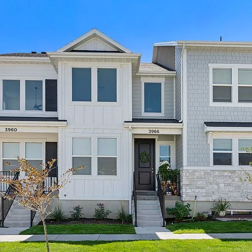 3 bed, 2.5 bath, 2354 sqft, $2,099 — Photo 1