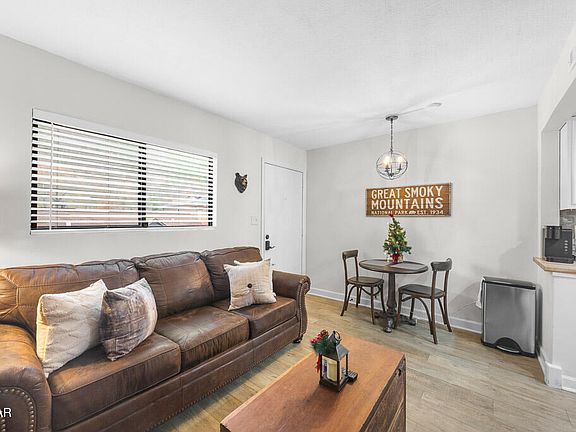 5th image of 685 River Rd #303