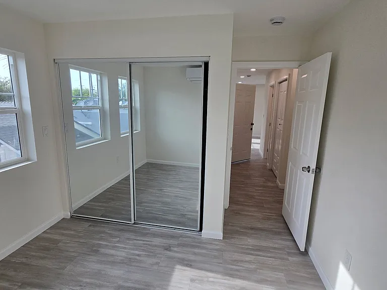 616 S Van Ness Ave #616D — Photo 9