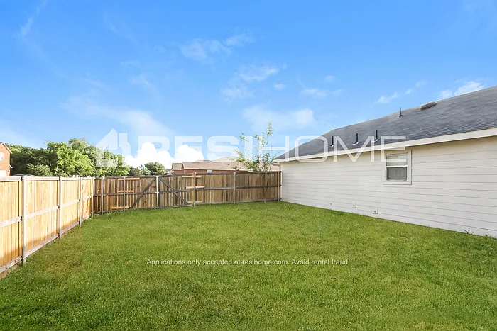 9804 Crocker Dr — Photo 11