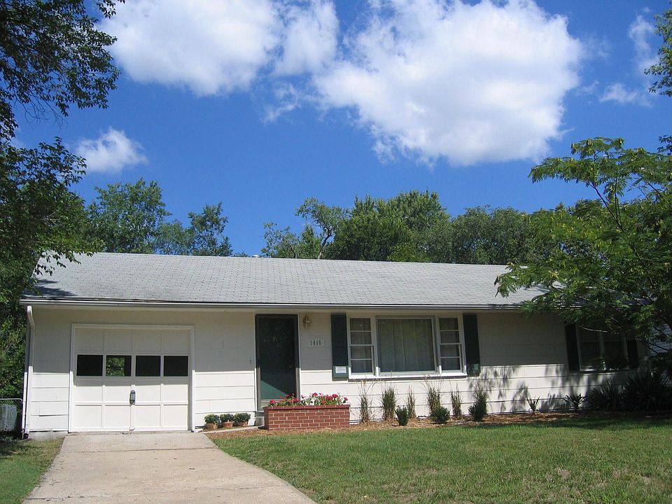 1955 Updated Ranch within walking distance to KU